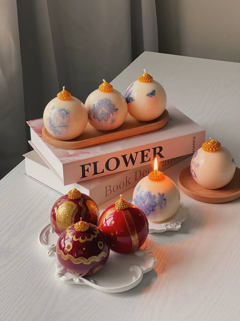 3 Christmas Ball Candles + Wood Tray - Valencia